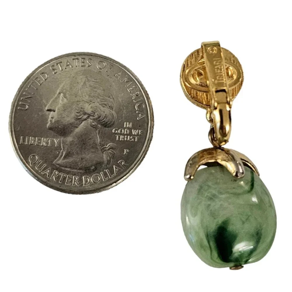 Trifari Gold Tone Green Marbled Resin Lucite Dangle Clip-On Earrings, Signed L82 - Picture 9 of 10